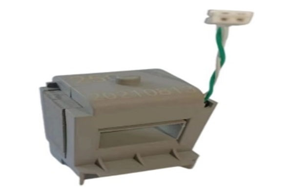 How does a single coil transformer achieve low-loss operation?